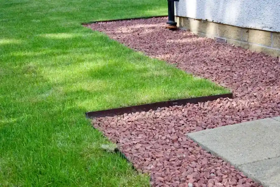 How Lawn Edging Reduces Grass Overgrowth Problems Hyde Park, UT How Lawn Edging Reduces Grass Overgrowth Problems Hyde Park, UT